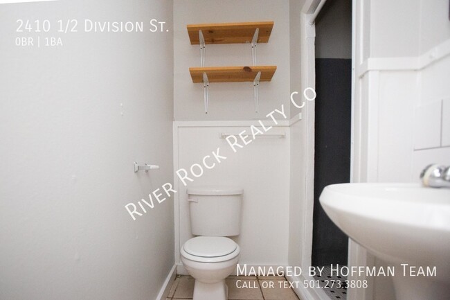 Building Photo - 2410 1/2 Division Street - MOVE IN SPECIAL!