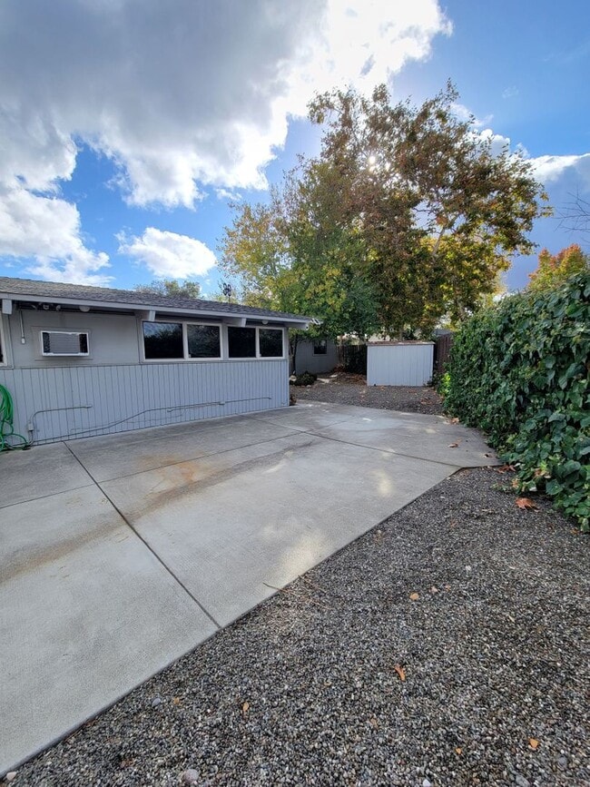 Building Photo - 3 Bedroom 2 Bath Home For Lease In Concord!