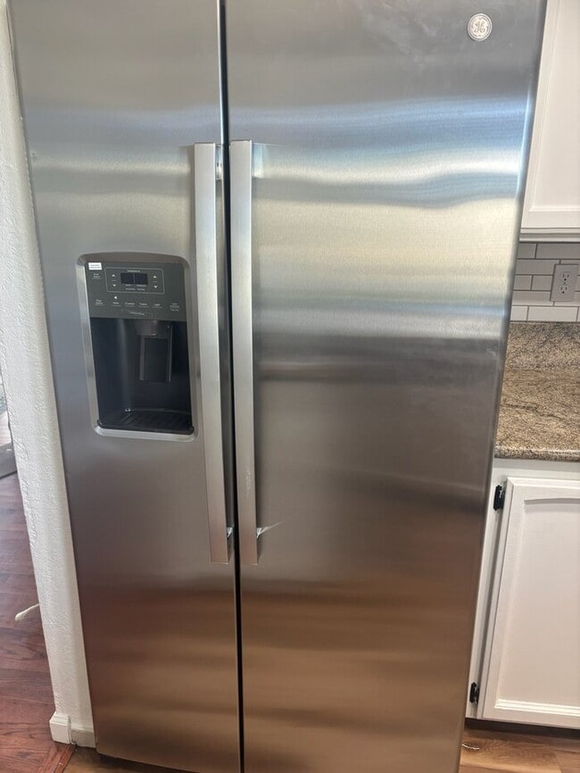 Building Photo - Beautiful 4 Bedroom Single Story For Rent In Roseville!