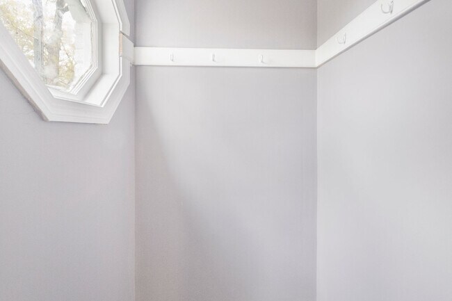 Building Photo - Cozy 1 BR/1 BA Apartment in Congress Heights!