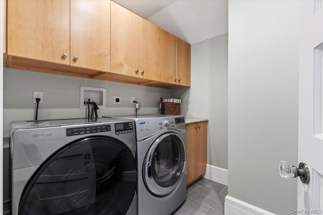 Building Photo - 47 Greenacres Ave