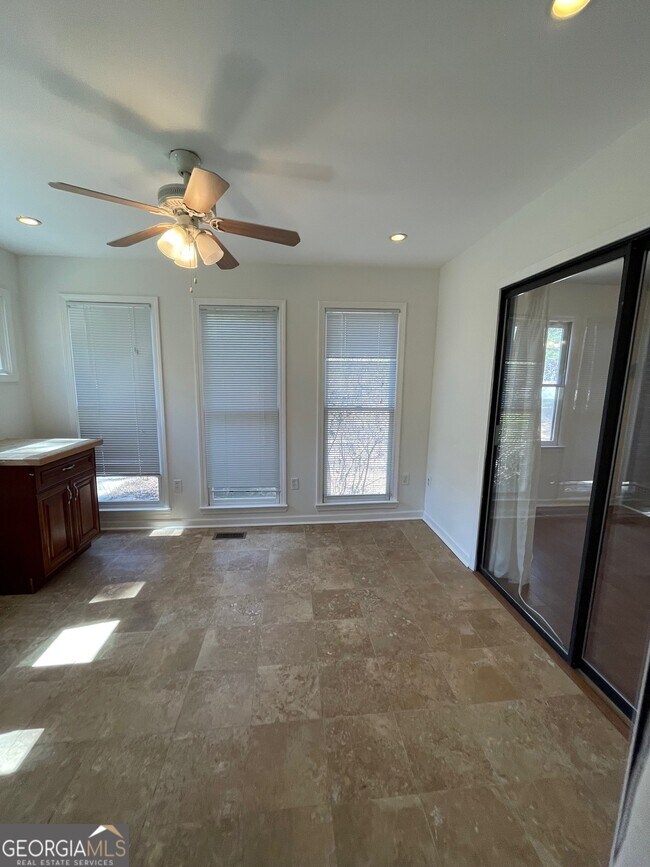 Building Photo - 121 Chipley Creek Dr