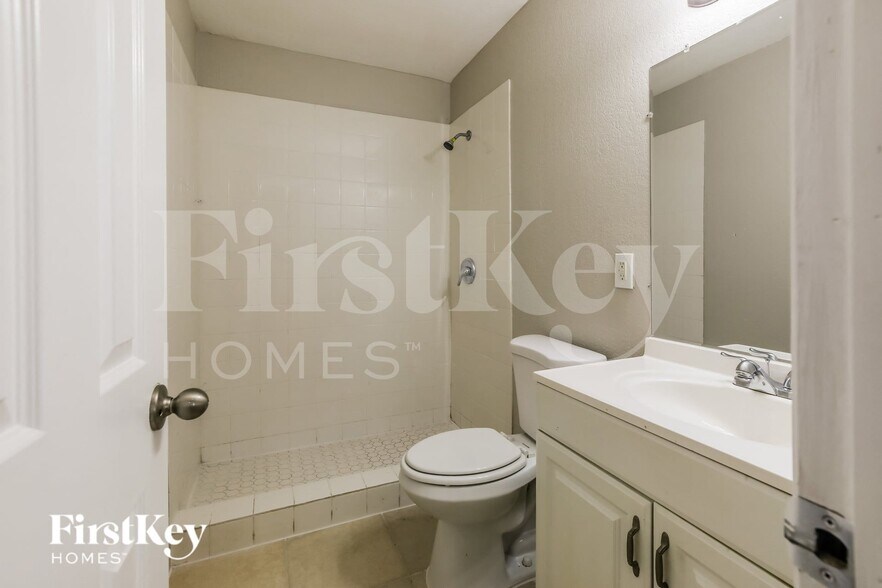 Building Photo - 3600 NW 40th Ct