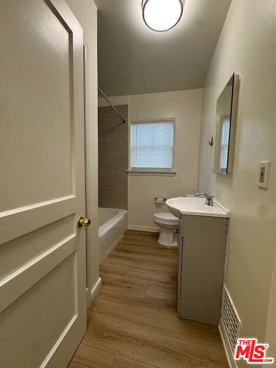 Building Photo - 127 N Doheny Dr