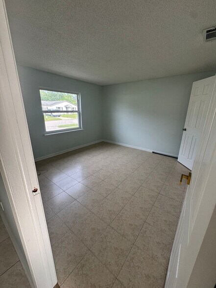 Building Photo - 2196 Luana Dr E