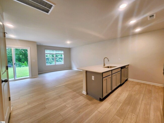 Building Photo - 810 Sandbach Rd