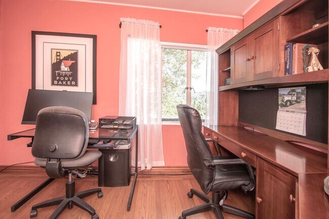 Building Photo - Gated 4bd/3ba Kentfield Home