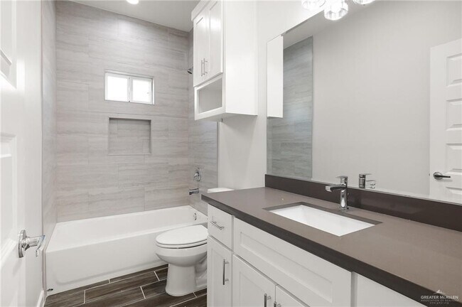 Building Photo - 30 Violet Ave W