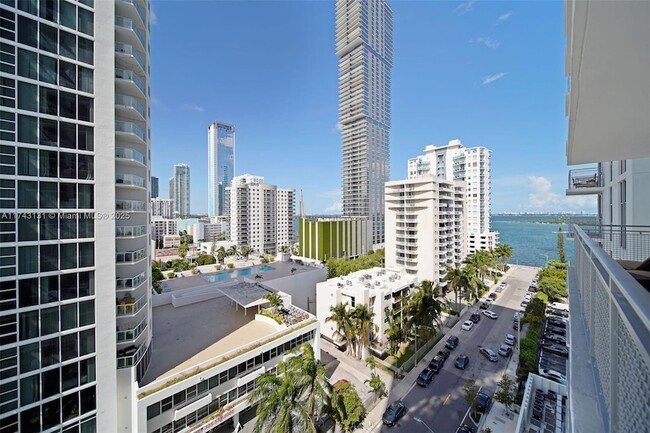 Building Photo - 2150 N Bayshore Dr