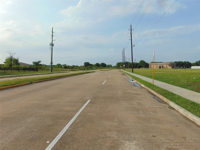 Building Photo - 8603 Rustling Leaves Dr