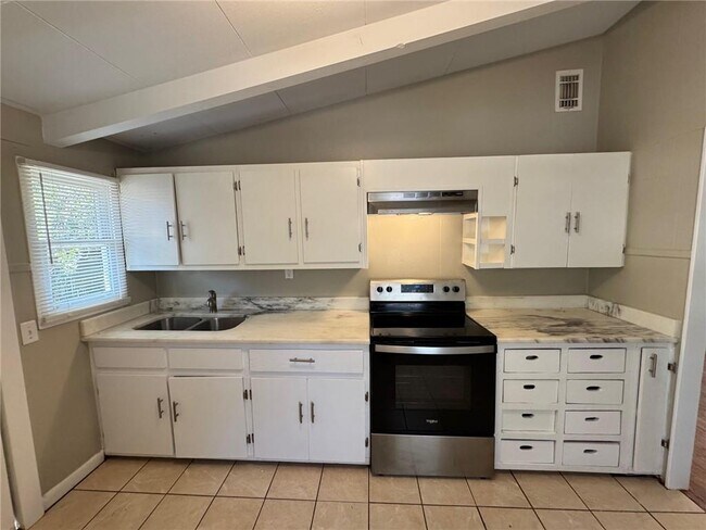 Building Photo - 4051 Pringle Dr