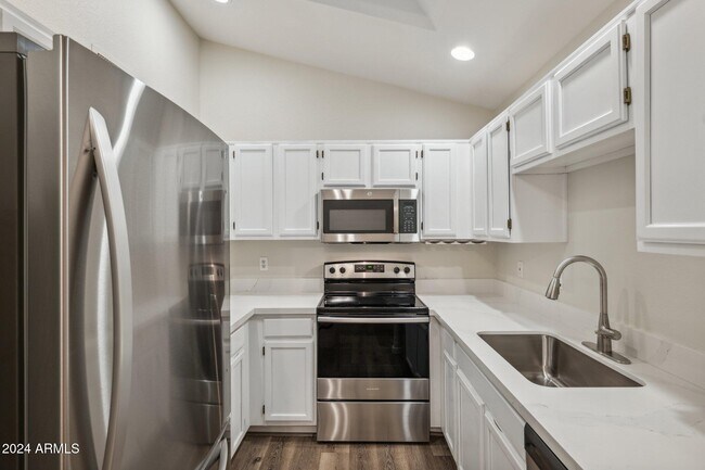 Building Photo - 5644 S 41st Pl