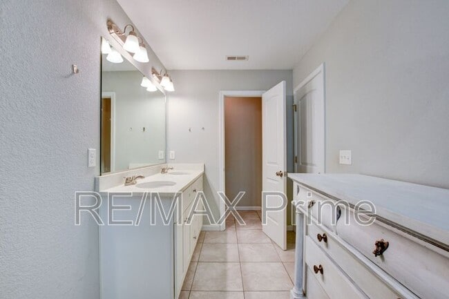 Building Photo - 8028 Glade Rd