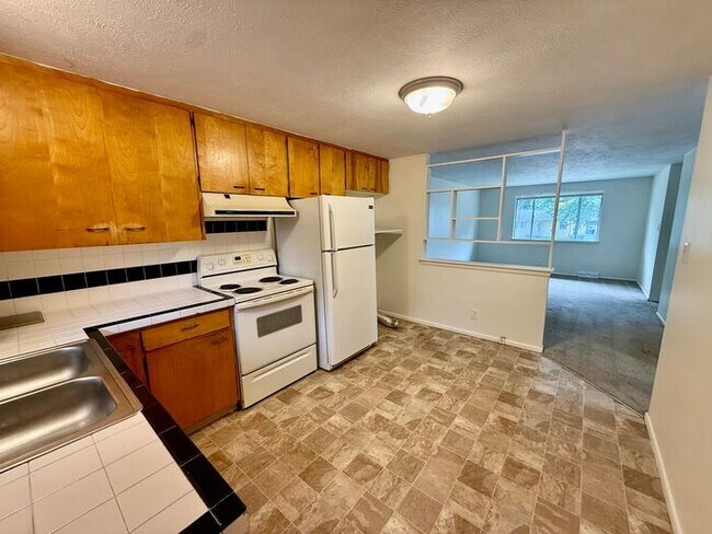 Building Photo - 2 Bedroom Ranch Duplex Near Downtown Loveland! Quiet neighborhood with Fenced Private Yard!