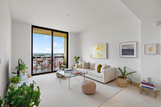 Building Photo - 801 S Olive Ave