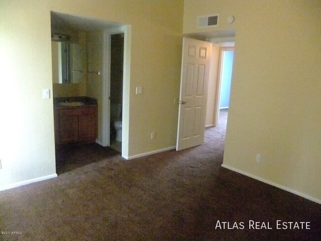 Building Photo - 4828 W Orangewood Ave