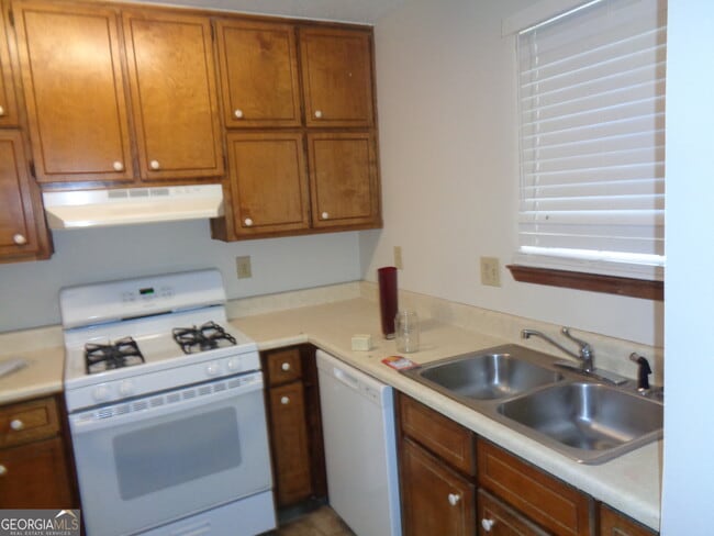 Building Photo - 7045 Brentwood Ct