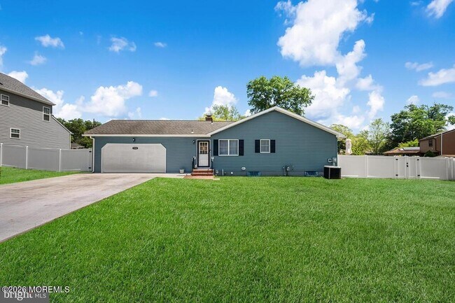 Building Photo - 1726 Briarwood Dr