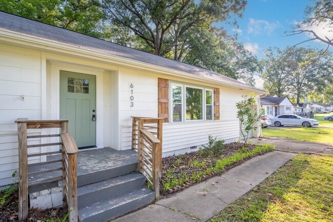 Building Photo - 6103 Bermuda Ave