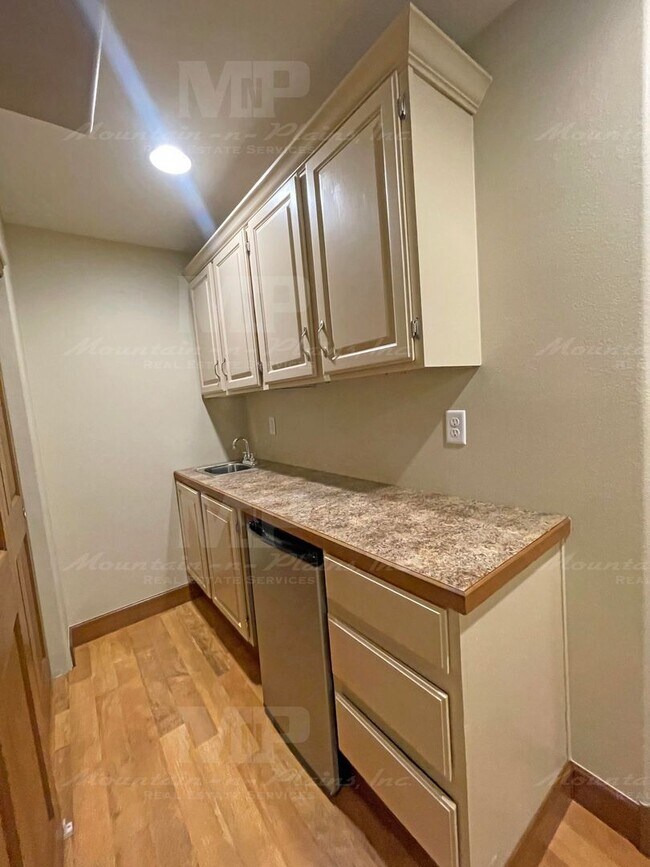 Building Photo - Must See House in Windsor