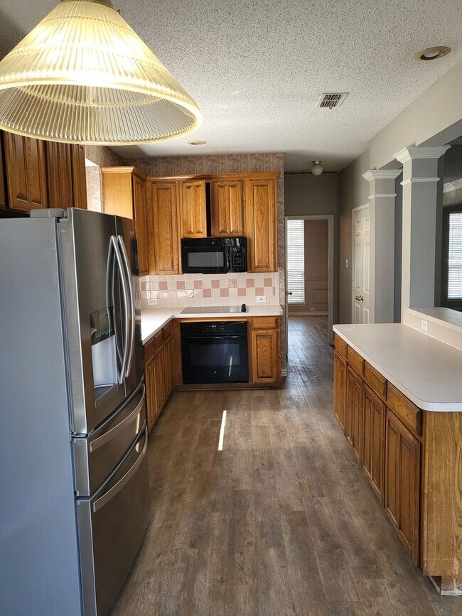 Building Photo - 6411 Clear Pool Dr