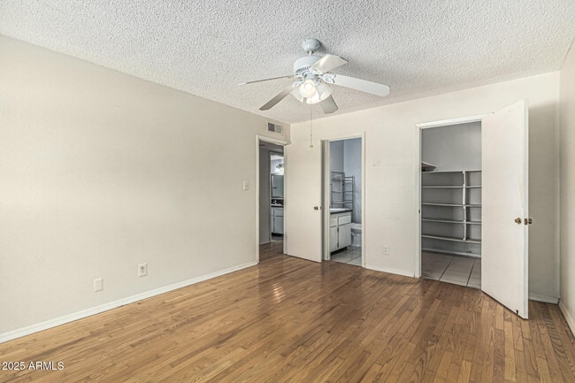 Building Photo - 10343 N 97th Ave