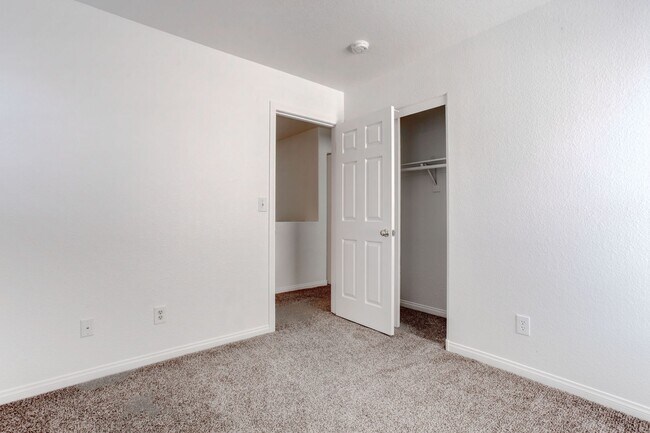 Building Photo - 1195 S Sweet Orange St