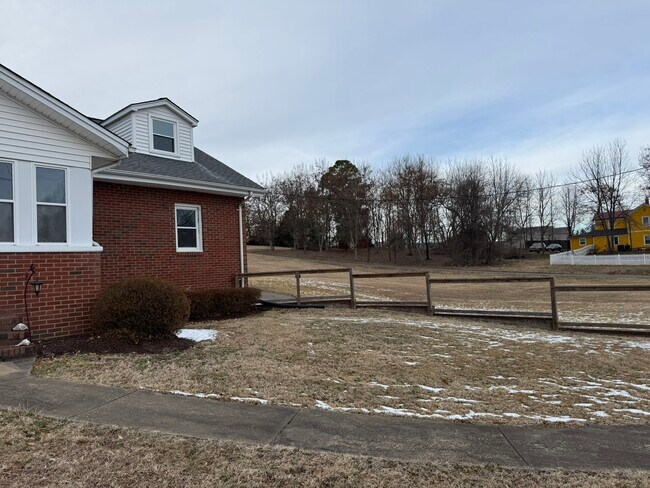 Building Photo - 10012 Ellis Rd