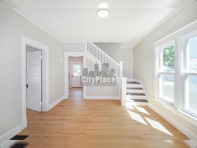 Building Photo - 3027 Boulevard Pl