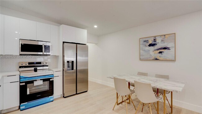 Building Photo - 2736 NW 21st Ave