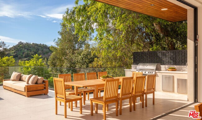 Building Photo - 12752 Mulholland Dr