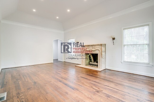 Building Photo - Charming Monticello Townhome – 4 Beds, Updated Kitchen & On-Site Parking