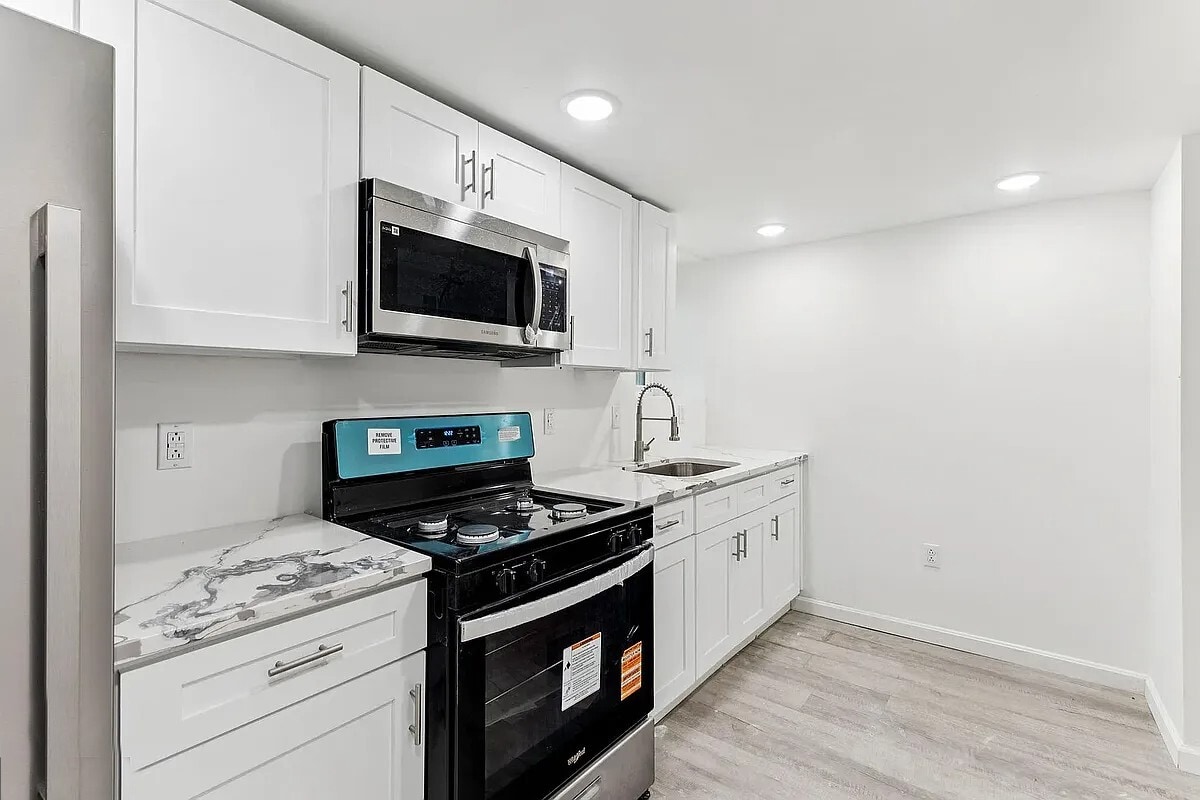 Building Photo - 507 S 63rd St