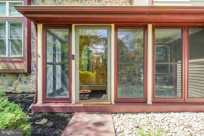 Building Photo - 15 Teddington Way