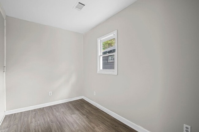 Building Photo - 1005 Westmoor Dr NW