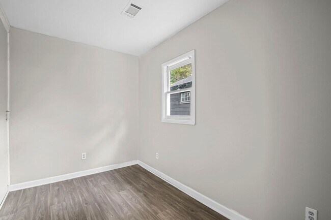 Building Photo - Upstairs Duplex Unit with 3 bedrooms and 2 baths.  Westside Atlanta, 30314