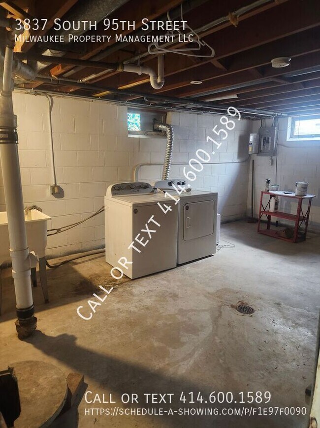 Building Photo - 3837 S 95th St