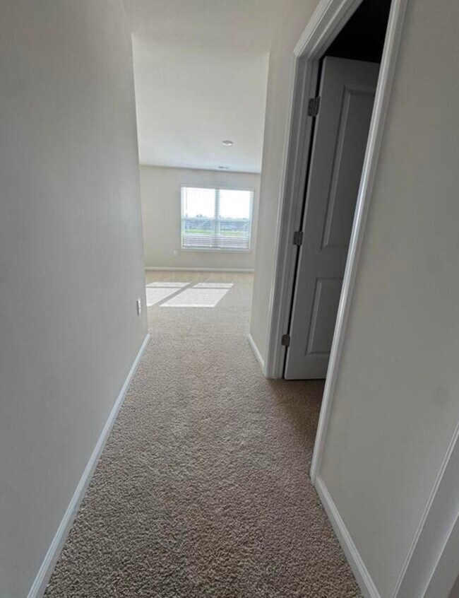 Building Photo - 403 Acosta Cir