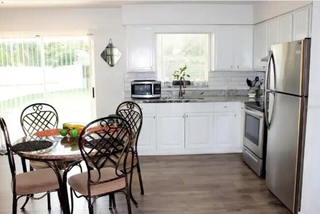 Building Photo - 15144 Jeanie Ln