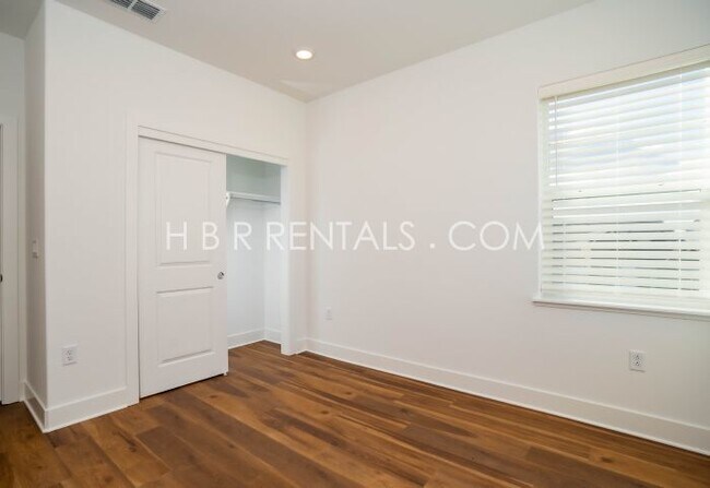 Building Photo - Spacious 4-Bedroom Haven with 4 Full Baths in Lathrop – 3,200 Sq. Ft. of Comfort and Style!