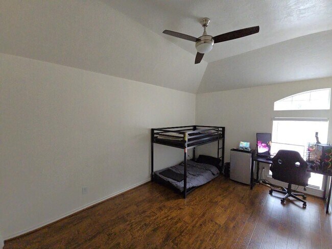 Building Photo - 16514 Bluff Springs Dr