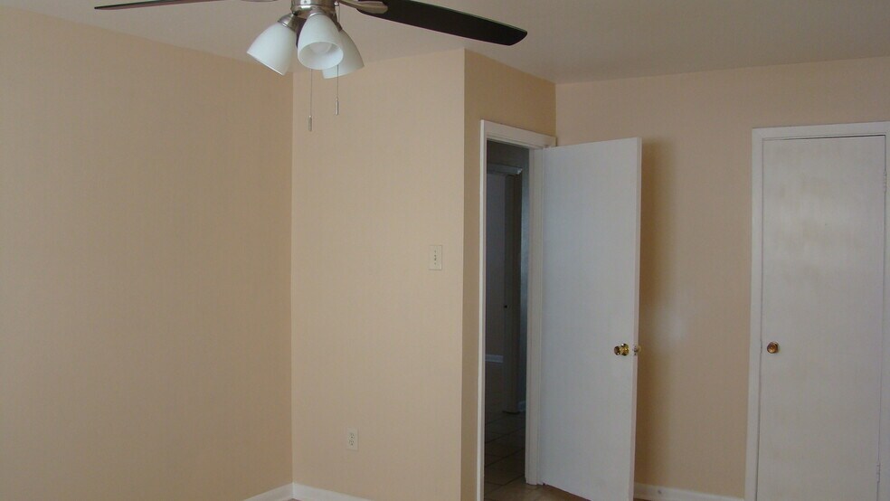 Building Photo - 6510 Park Manor Dr