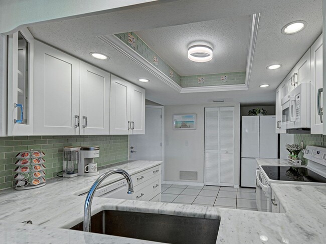 Building Photo - 2BD/2BA/1CG in Vivienda West - a 55+Community