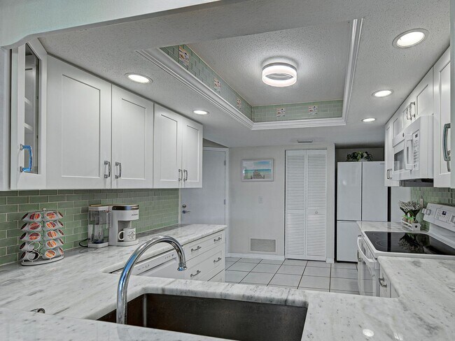 Building Photo - FURNISHED! 2BD/2BA/1CG in Vivienda West - a 55+Community