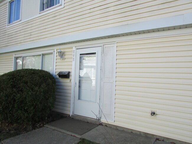 Building Photo - 848 Oxford Pl