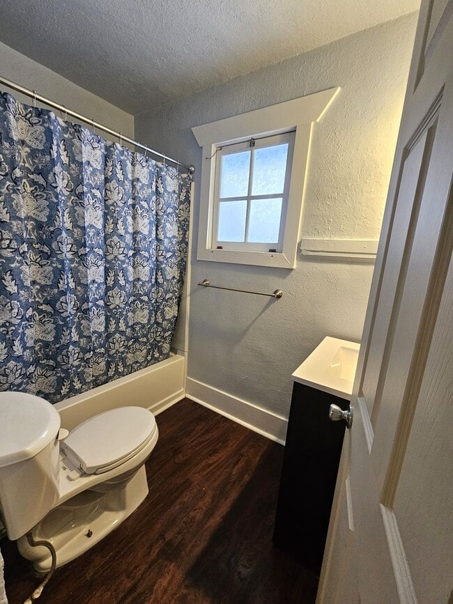 Building Photo - One Bedroom Home