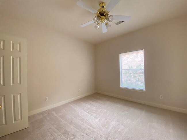 Building Photo - 10122 Meridian Lakes Dr