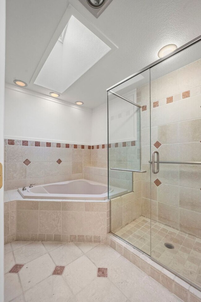 Building Photo - Custom Boulder 4 Bedroom + Finished Basement