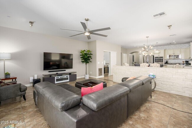 Building Photo - 6608 W Saguaro Park Ln