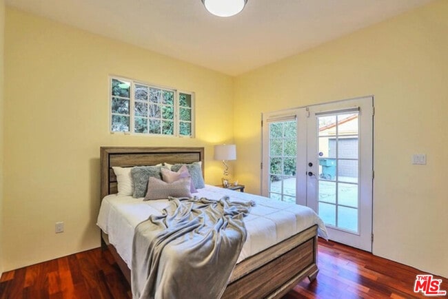 Building Photo - 1847 E Del Mar Blvd